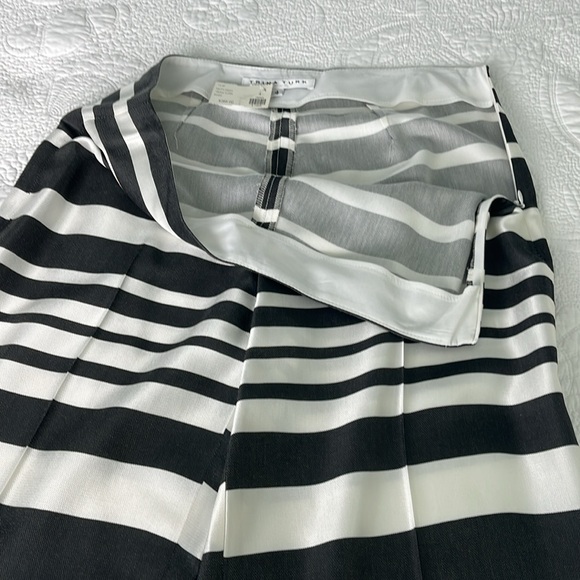 Trina Turk silky feeling wide leg pants - Picture 6 of 8